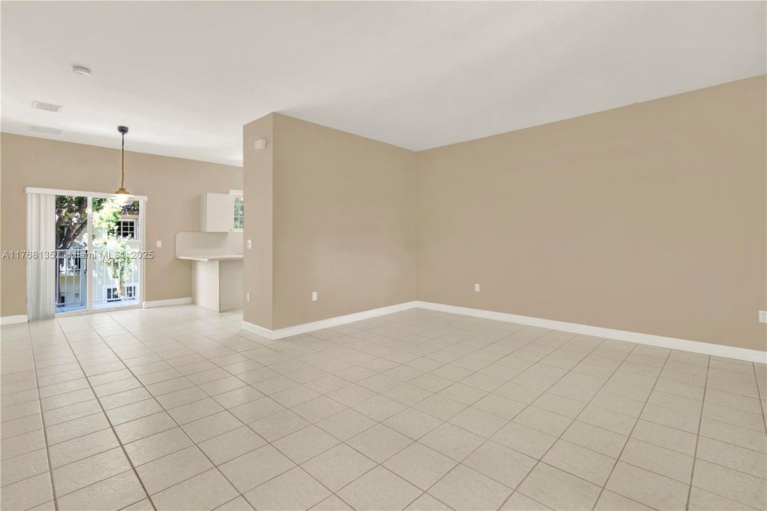 Recently Sold: $225,000 (2 beds, 2 baths, 1048 Square Feet)