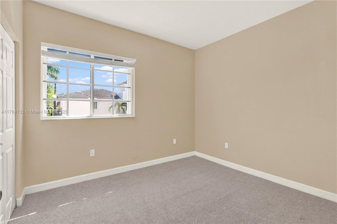 Recently Sold: $225,000 (2 beds, 2 baths, 1048 Square Feet)