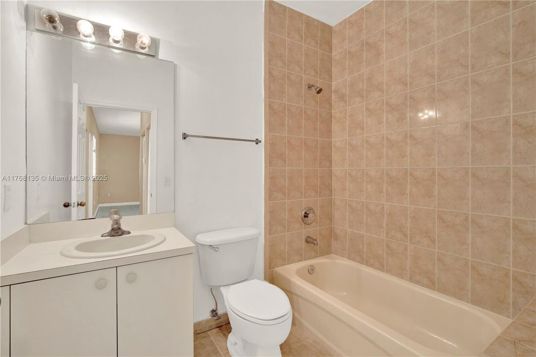 Recently Sold: $225,000 (2 beds, 2 baths, 1048 Square Feet)