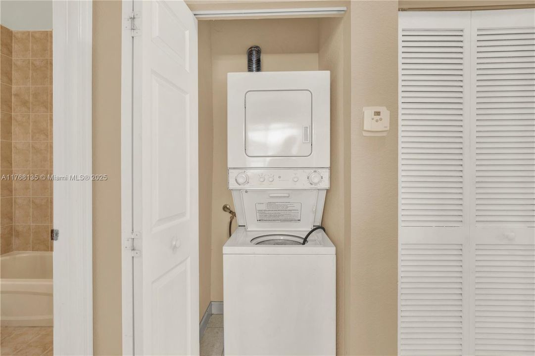 Recently Sold: $225,000 (2 beds, 2 baths, 1048 Square Feet)