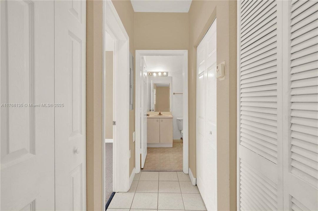 Recently Sold: $225,000 (2 beds, 2 baths, 1048 Square Feet)