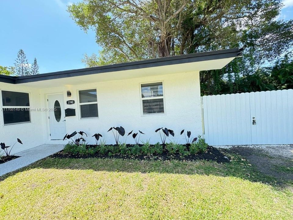 Recently Sold: $885,000 (3 beds, 2 baths, 1292 Square Feet)