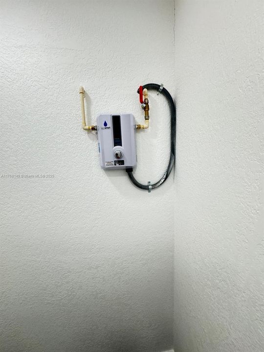 Recently Sold: $885,000 (3 beds, 2 baths, 1292 Square Feet)