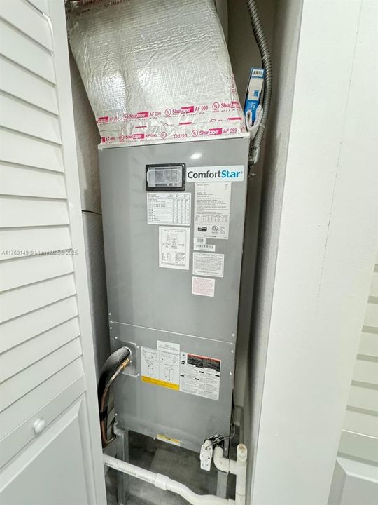 Recently Sold: $885,000 (3 beds, 2 baths, 1292 Square Feet)