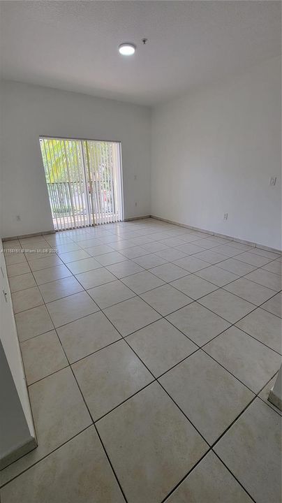 Недавно арендовано: $2,500 (2 спален, 2 ванн, 969 Квадратных фут)