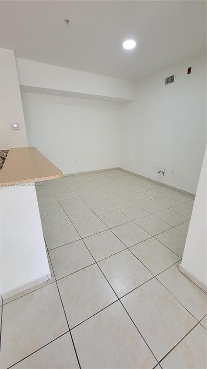 Недавно арендовано: $2,500 (2 спален, 2 ванн, 969 Квадратных фут)