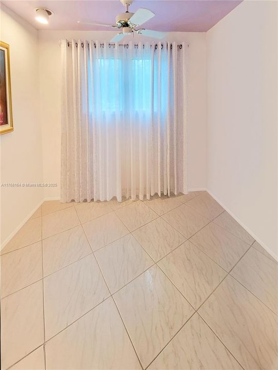 Vendido Recientemente: $498,900 (3 camas, 2 baños, 1895 Pies cuadrados)