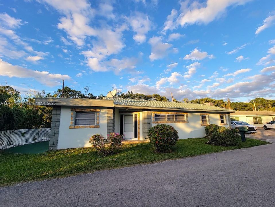 Vendido Recientemente: $498,900 (3 camas, 2 baños, 1895 Pies cuadrados)