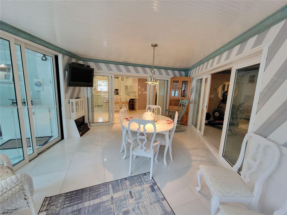 Vendido Recientemente: $498,900 (3 camas, 2 baños, 1895 Pies cuadrados)