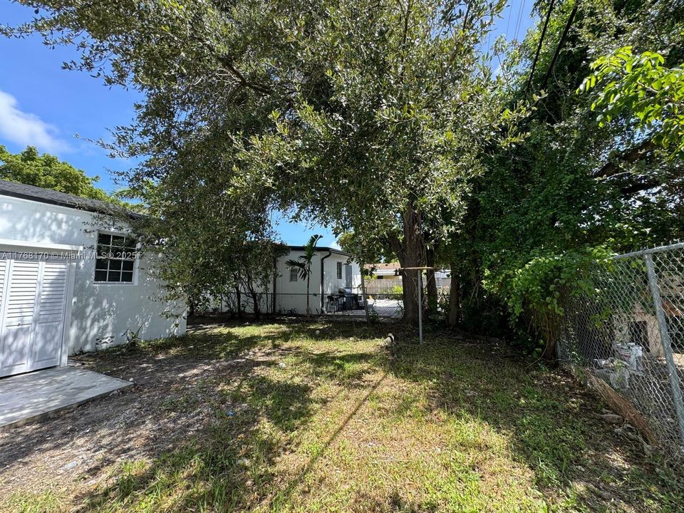 Recently Sold: $619,000 (4 beds, 2 baths, 1562 Square Feet)