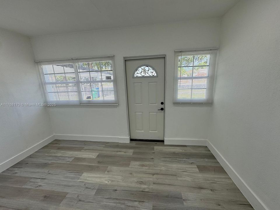 Recently Sold: $619,000 (4 beds, 2 baths, 1562 Square Feet)