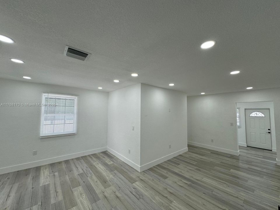 Recently Sold: $619,000 (4 beds, 2 baths, 1562 Square Feet)