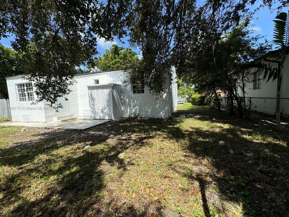 Recently Sold: $619,000 (4 beds, 2 baths, 1562 Square Feet)