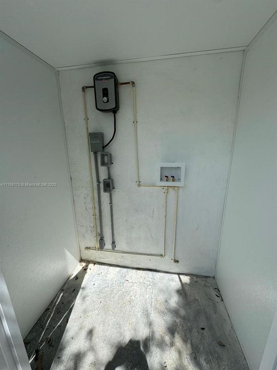 Recently Sold: $619,000 (4 beds, 2 baths, 1562 Square Feet)