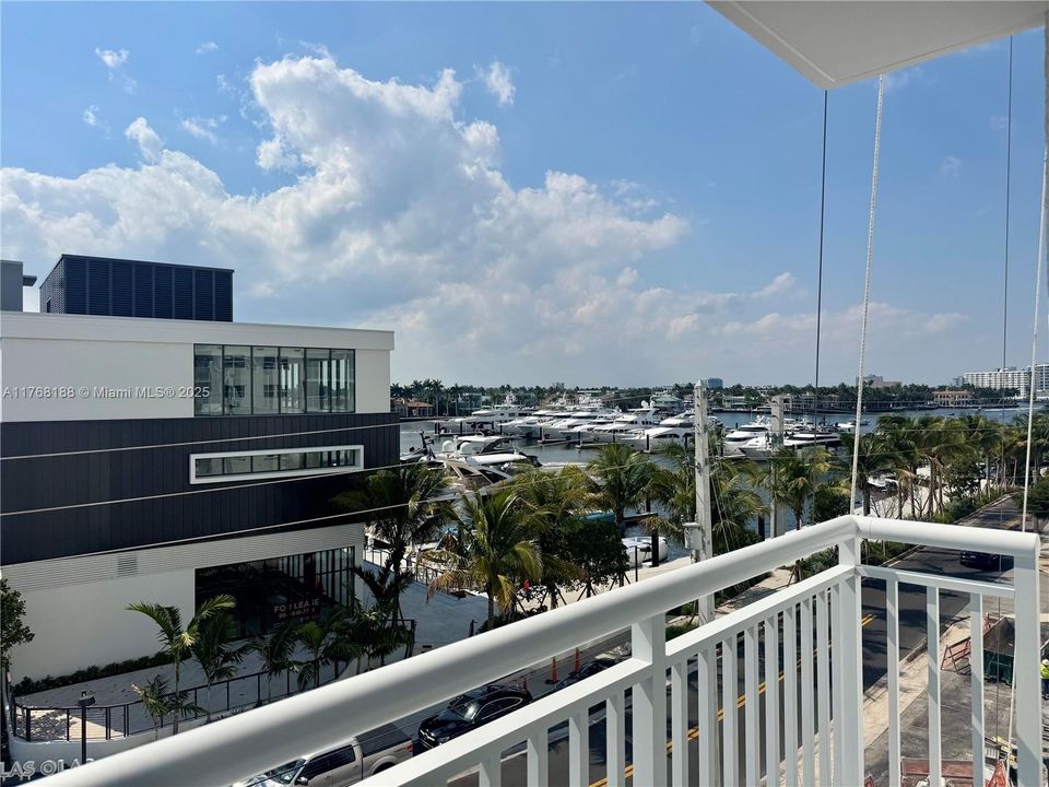 Recently Rented: $1,995 (1 beds, 1 baths, 647 Square Feet)