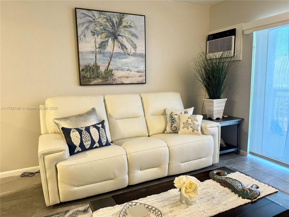 Recently Rented: $1,995 (1 beds, 1 baths, 647 Square Feet)