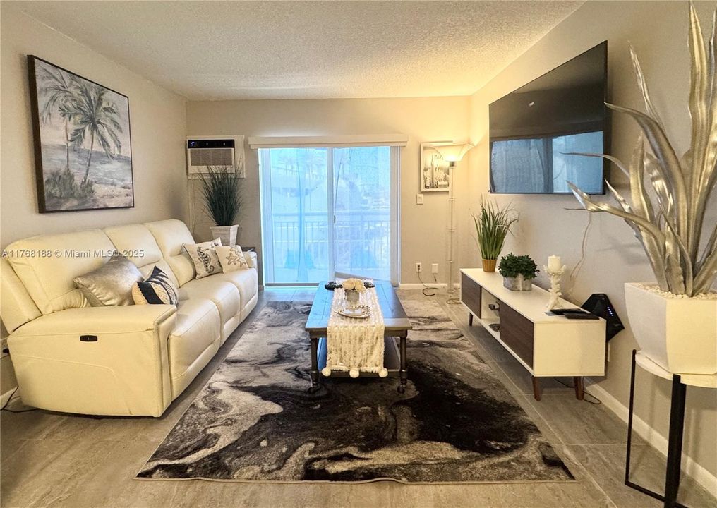 Recently Rented: $1,995 (1 beds, 1 baths, 647 Square Feet)