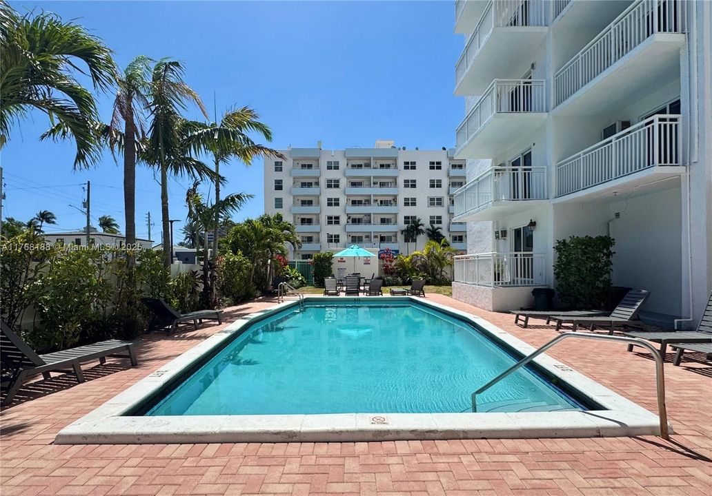 Recently Rented: $1,995 (1 beds, 1 baths, 647 Square Feet)