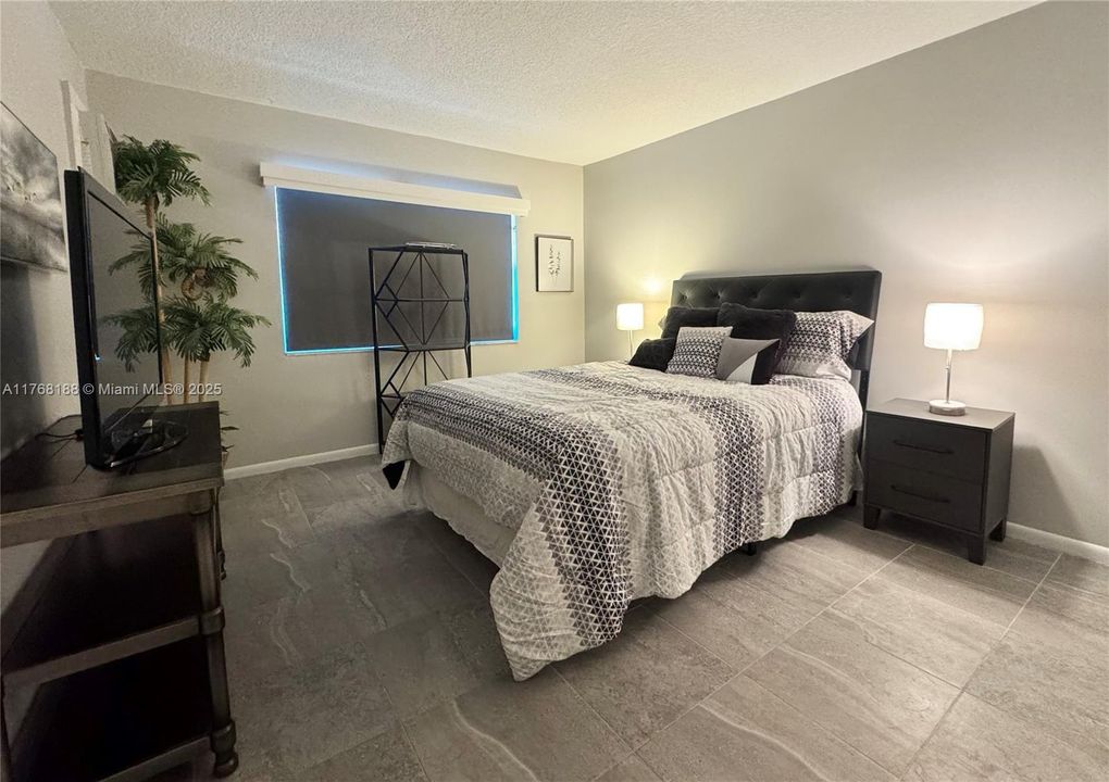 Recently Rented: $1,995 (1 beds, 1 baths, 647 Square Feet)