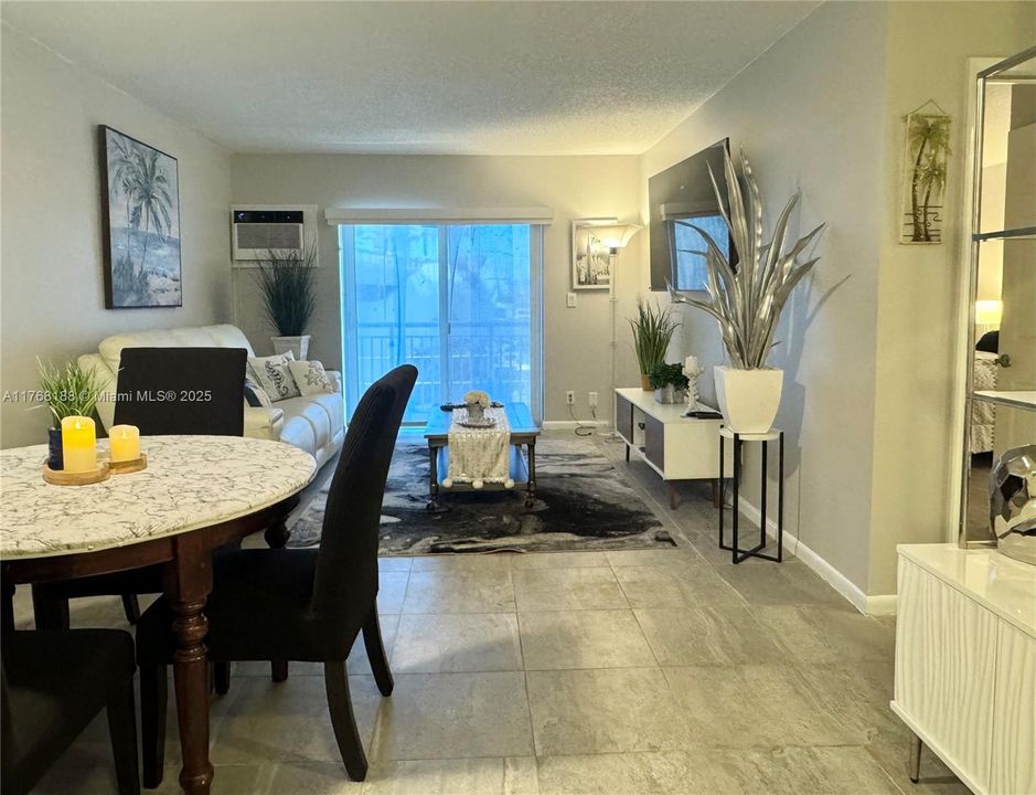 Recently Rented: $1,995 (1 beds, 1 baths, 647 Square Feet)