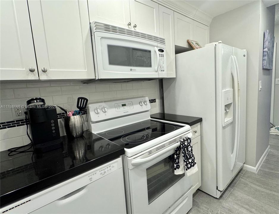 Recently Rented: $1,995 (1 beds, 1 baths, 647 Square Feet)