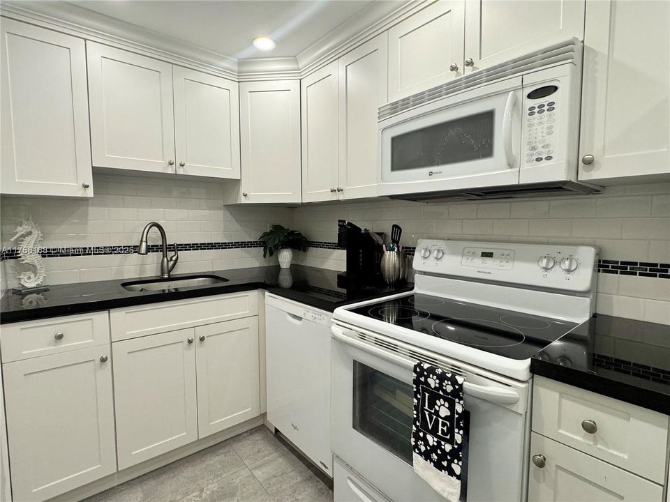 Recently Rented: $1,995 (1 beds, 1 baths, 647 Square Feet)