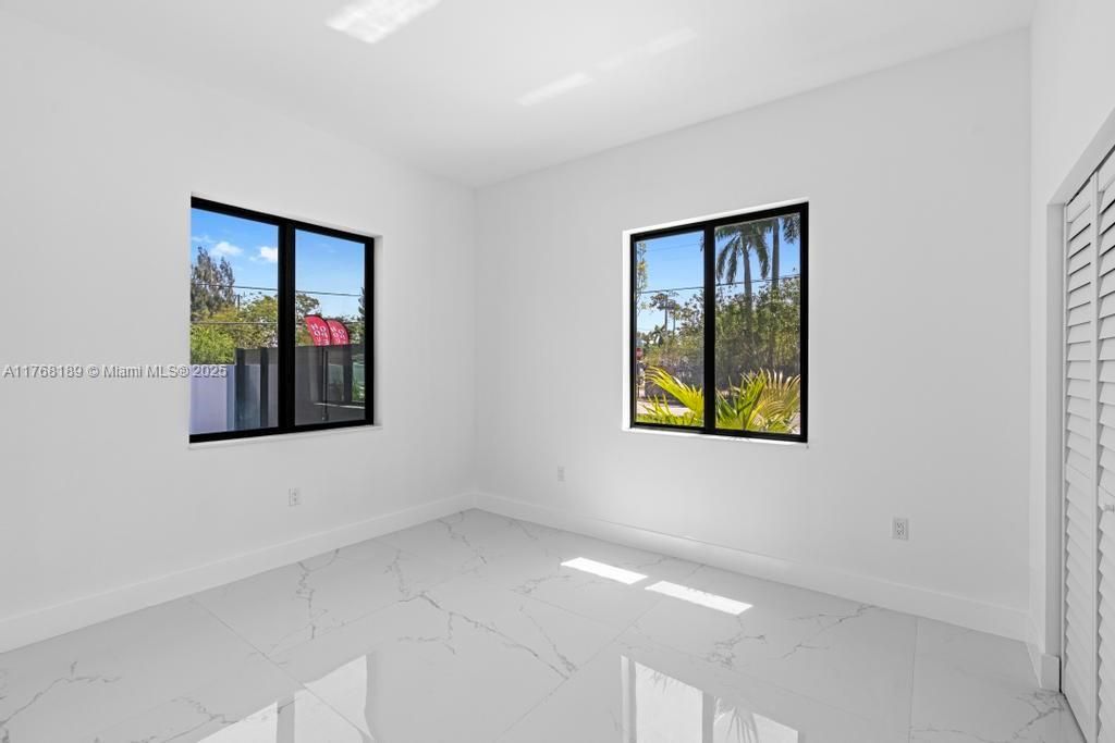 最近售出: $1,195,000 (5 贝兹, 3 浴室, 2778 平方英尺)