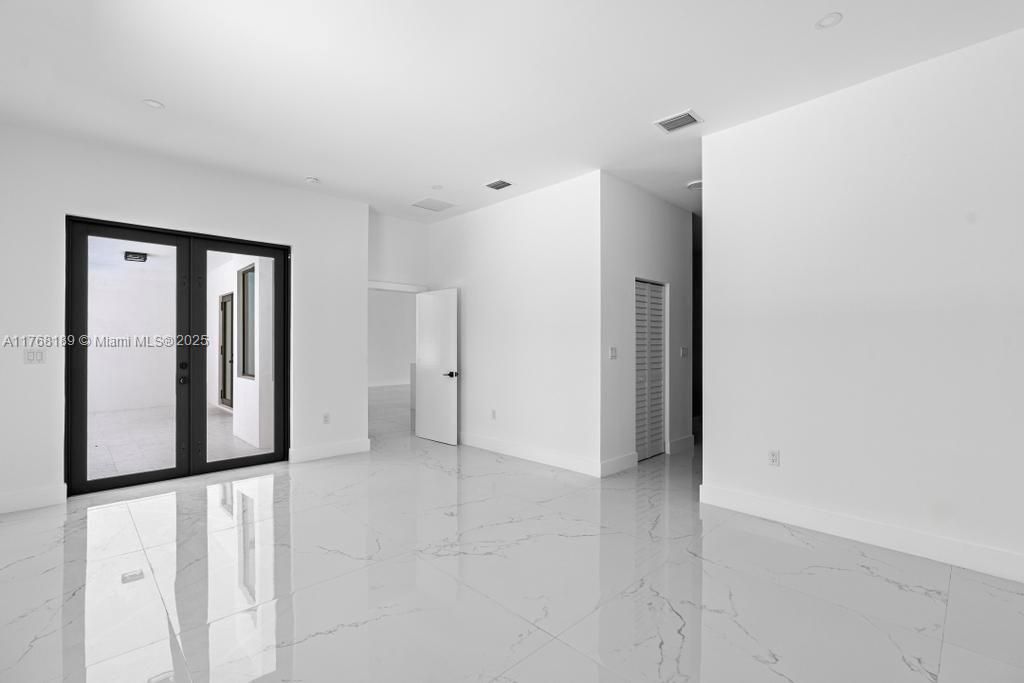 最近售出: $1,195,000 (5 贝兹, 3 浴室, 2778 平方英尺)