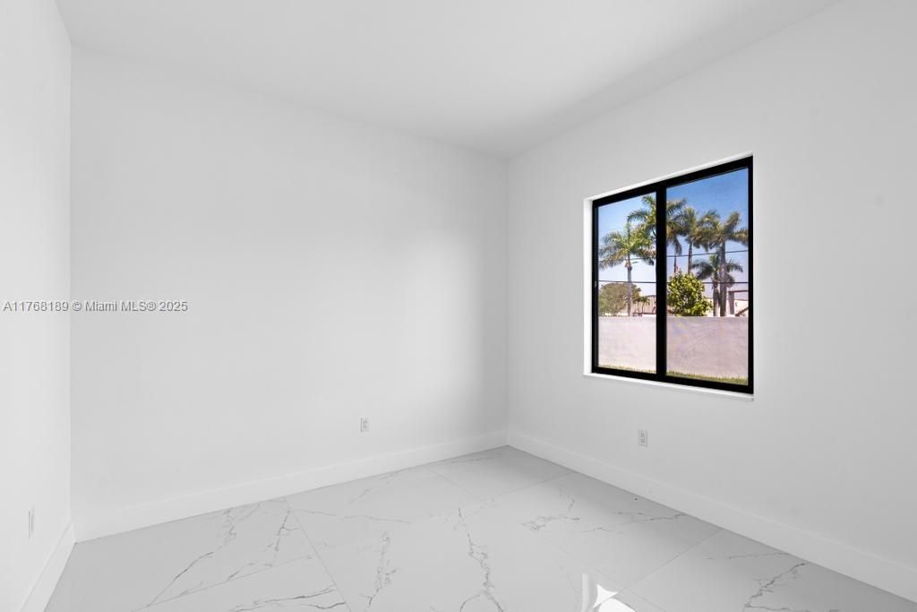 最近售出: $1,195,000 (5 贝兹, 3 浴室, 2778 平方英尺)