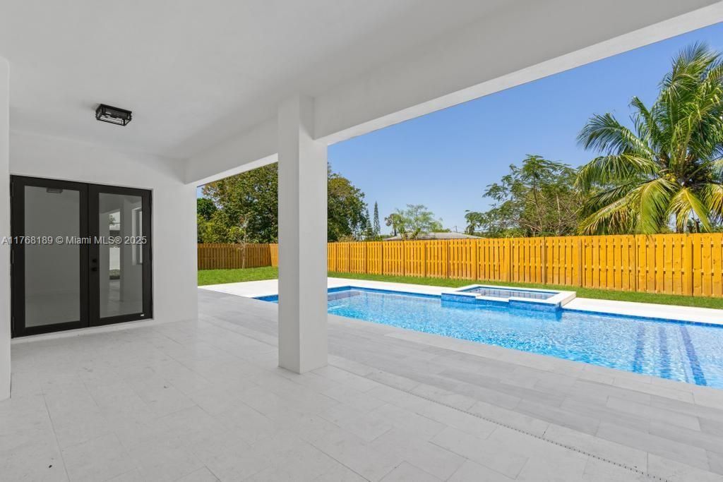 最近售出: $1,195,000 (5 贝兹, 3 浴室, 2778 平方英尺)