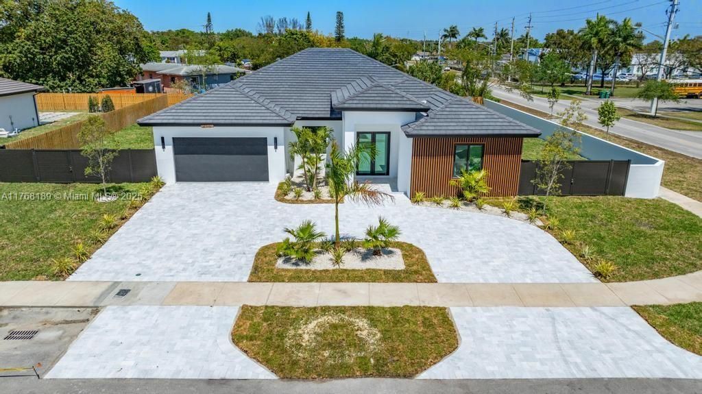 最近售出: $1,195,000 (5 贝兹, 3 浴室, 2778 平方英尺)