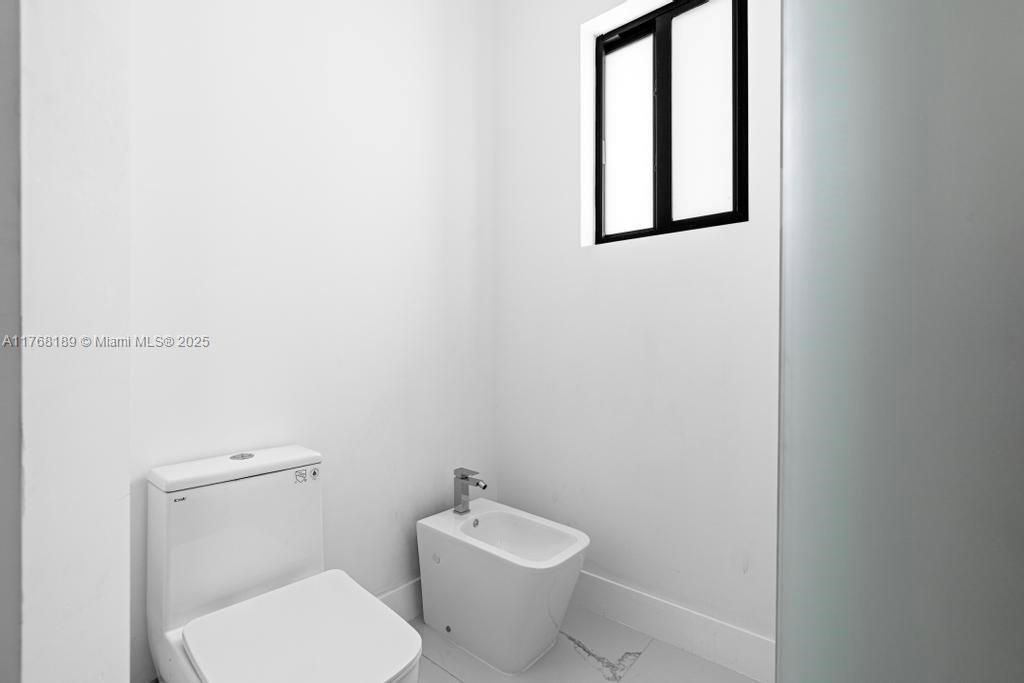 最近售出: $1,195,000 (5 贝兹, 3 浴室, 2778 平方英尺)