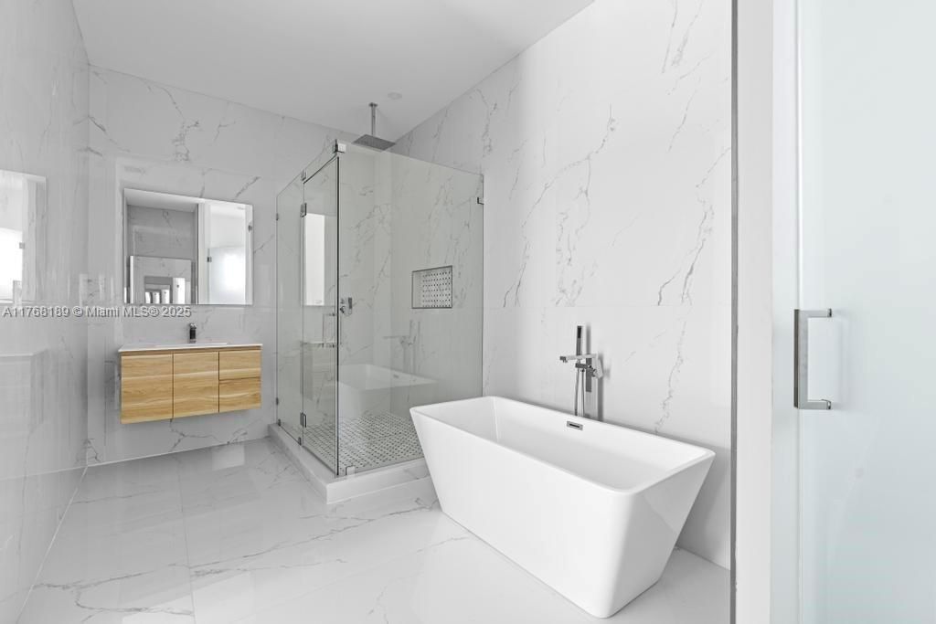 最近售出: $1,195,000 (5 贝兹, 3 浴室, 2778 平方英尺)