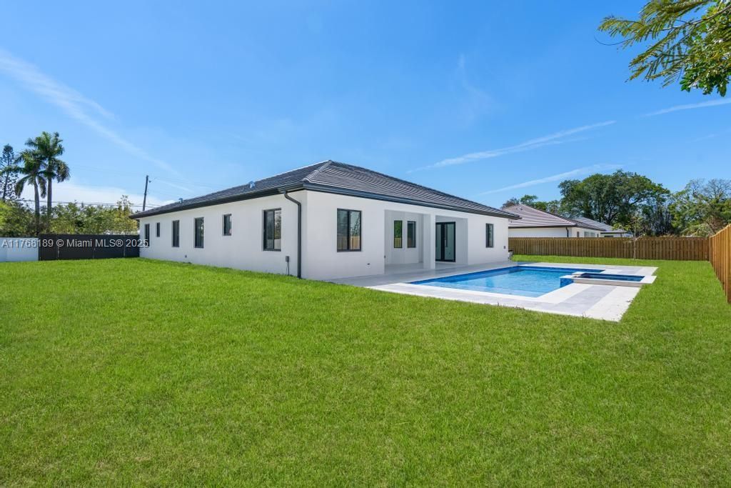 最近售出: $1,195,000 (5 贝兹, 3 浴室, 2778 平方英尺)