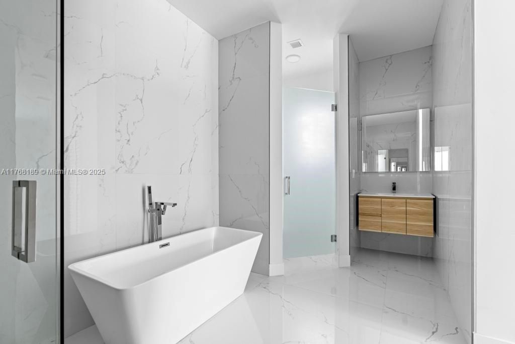 最近售出: $1,195,000 (5 贝兹, 3 浴室, 2778 平方英尺)