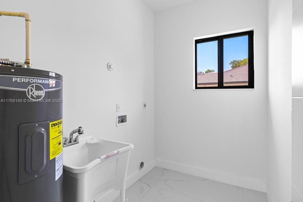 最近售出: $1,195,000 (5 贝兹, 3 浴室, 2778 平方英尺)