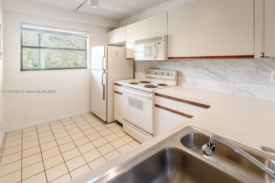 Recently Sold: $175,000 (2 beds, 2 baths, 985 Square Feet)