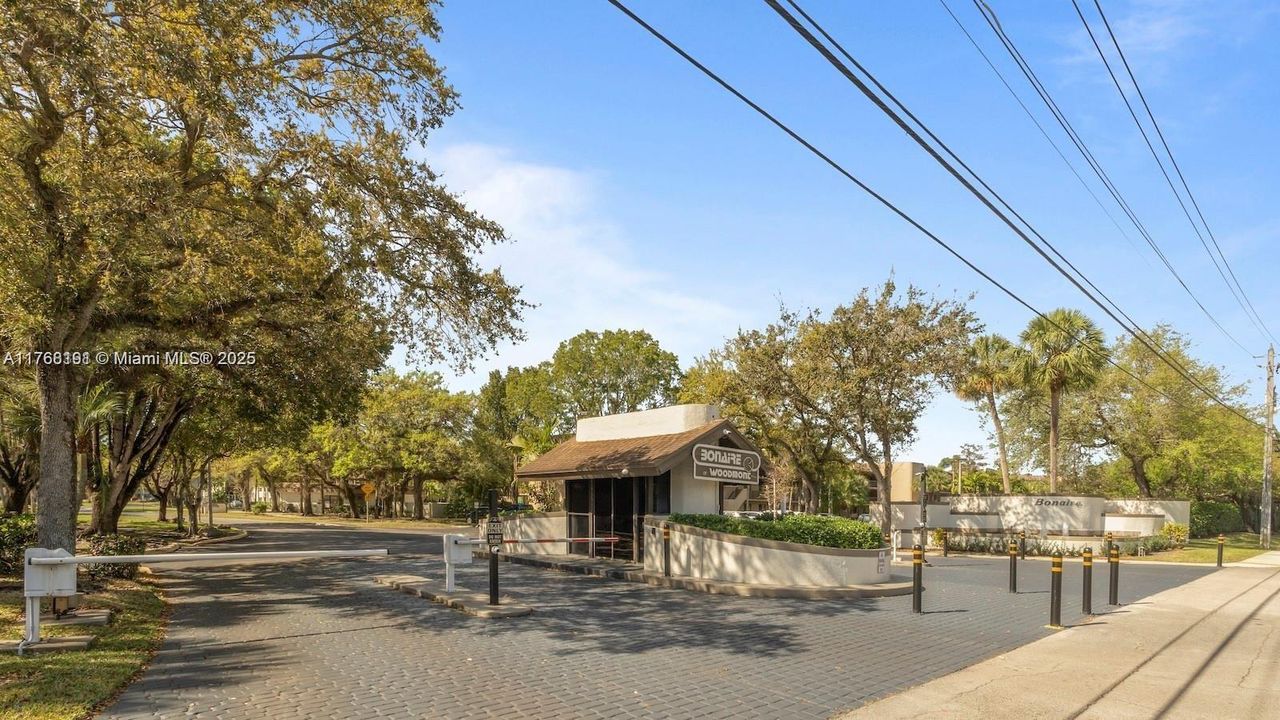 Recently Sold: $175,000 (2 beds, 2 baths, 985 Square Feet)