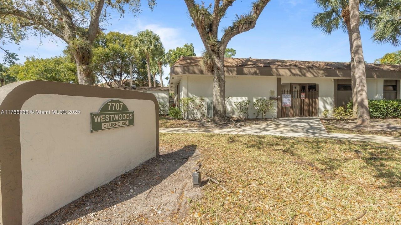 Recently Sold: $175,000 (2 beds, 2 baths, 985 Square Feet)