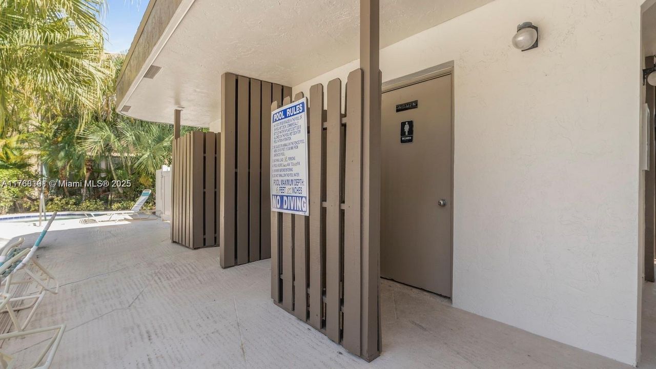 Recently Sold: $175,000 (2 beds, 2 baths, 985 Square Feet)