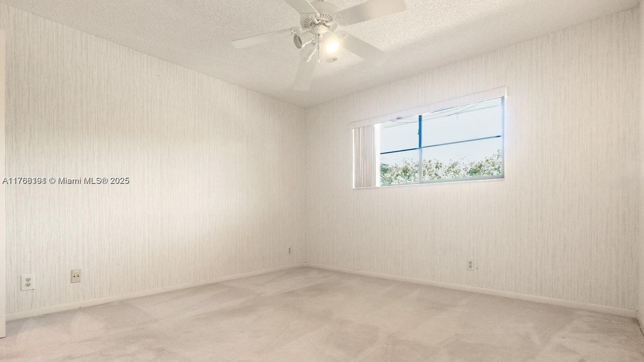 Recently Sold: $175,000 (2 beds, 2 baths, 985 Square Feet)