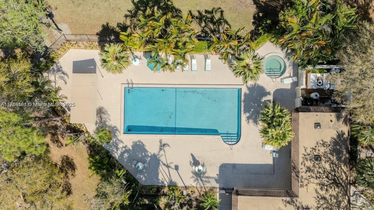 Recently Sold: $175,000 (2 beds, 2 baths, 985 Square Feet)