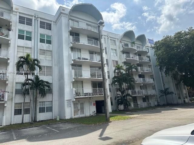 For Sale: $150,000 (2 beds, 2 baths, 1036 Square Feet)