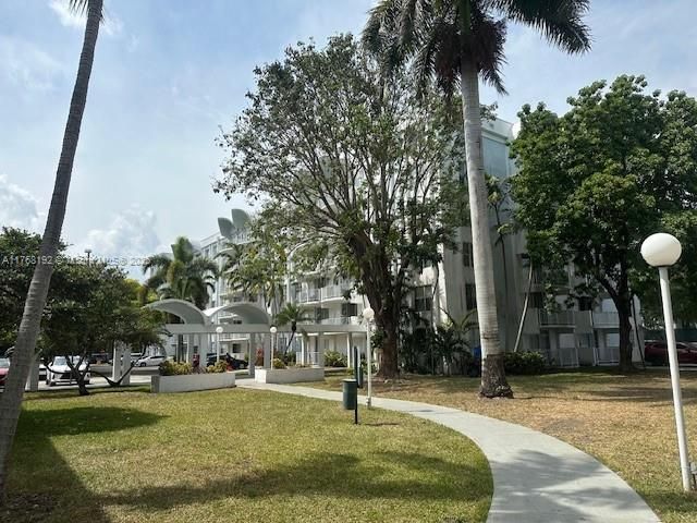 For Sale: $150,000 (2 beds, 2 baths, 1036 Square Feet)