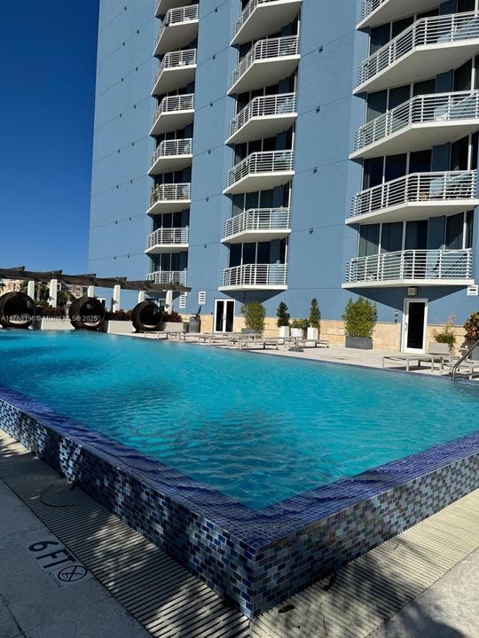 最近租的: $2,275 (1 贝兹, 1 浴室, 760 平方英尺)