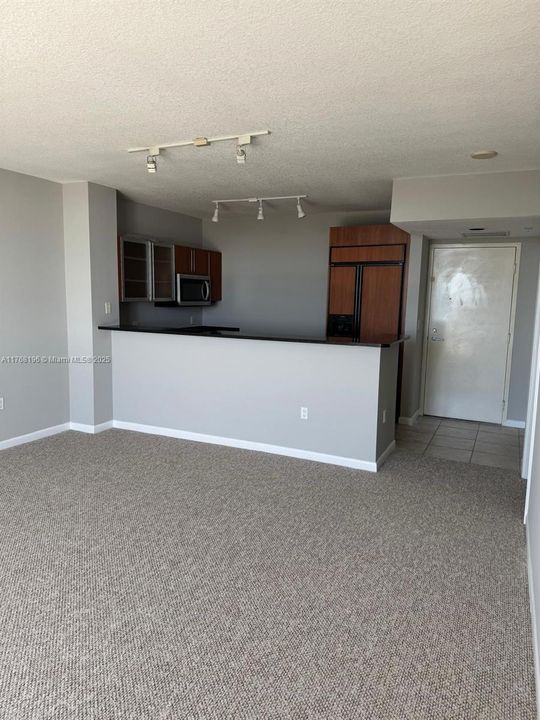 最近租的: $2,275 (1 贝兹, 1 浴室, 760 平方英尺)