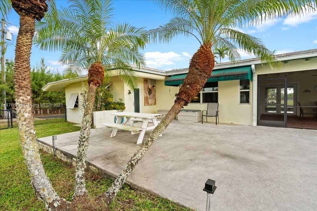 Recently Sold: $1,390,000 (4 beds, 3 baths, 3118 Square Feet)