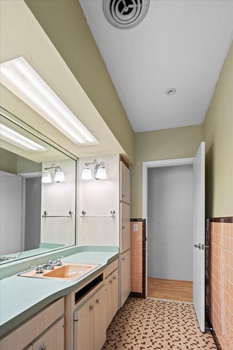 Recently Sold: $1,390,000 (4 beds, 3 baths, 3118 Square Feet)