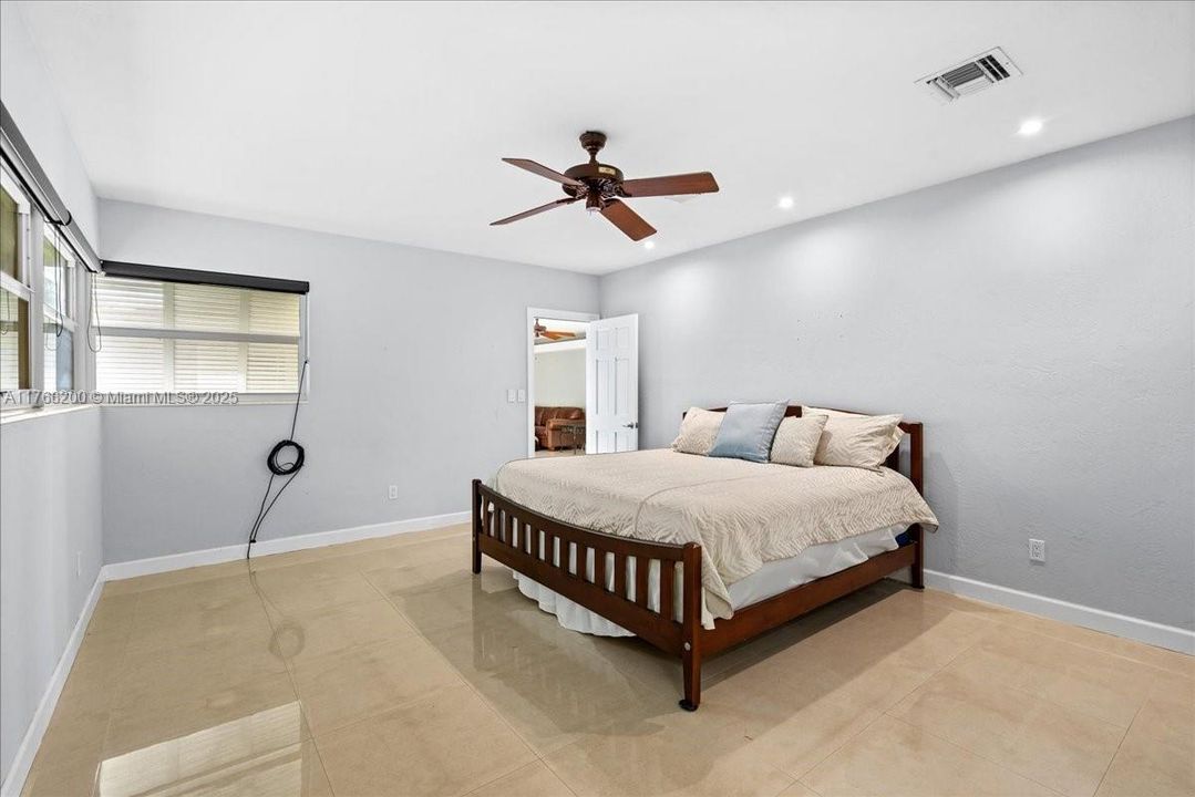 Recently Sold: $1,390,000 (4 beds, 3 baths, 3118 Square Feet)