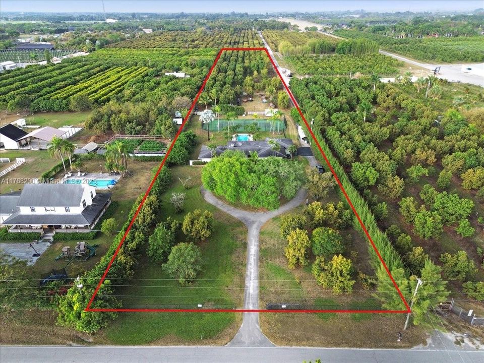 Recently Sold: $1,390,000 (4 beds, 3 baths, 3118 Square Feet)